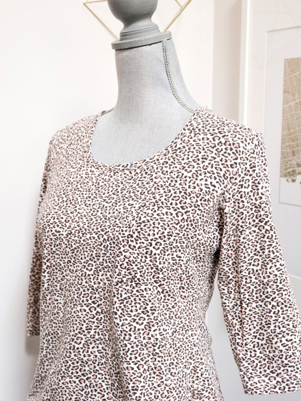 CURVES Light Pink Leopard Print Mid Sleeve Tee, Casual Scoop Neck Top, Medium - Picture 2 of 8
